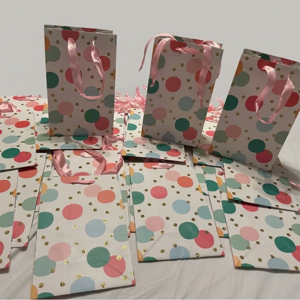 25 NWT Polka Dot Party Gift Bags with Pink Handles Spritz